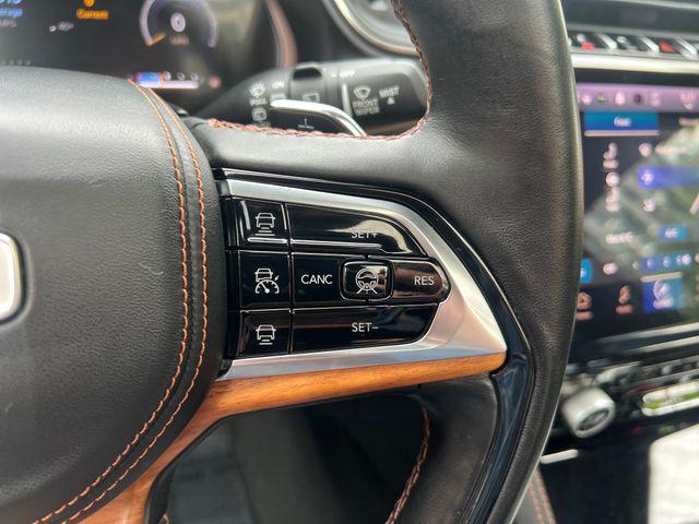 Photo of 2021 Diamond Black Crystal Pearlcoat Jeep Grand Cherokee L