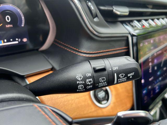 Photo of 2021 Diamond Black Crystal Pearlcoat Jeep Grand Cherokee L