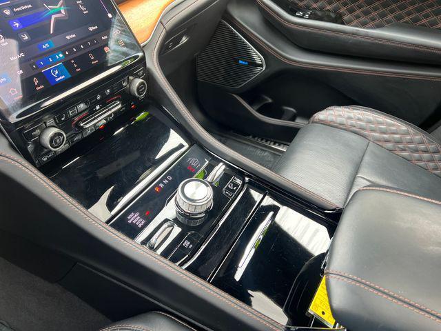 Photo of 2021 Diamond Black Crystal Pearlcoat Jeep Grand Cherokee L
