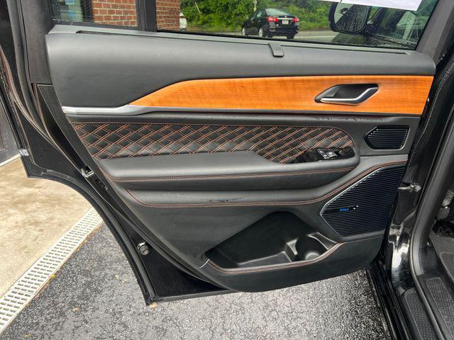Photo of 2021 Diamond Black Crystal Pearlcoat Jeep Grand Cherokee L