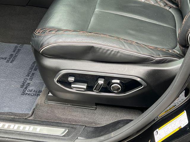 Photo of 2021 Diamond Black Crystal Pearlcoat Jeep Grand Cherokee L