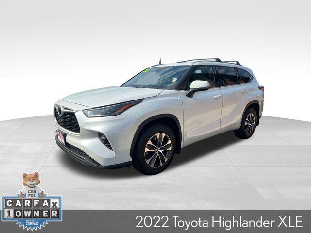 Photo of 2022 Wind Chill Pearl Toyota Highlander