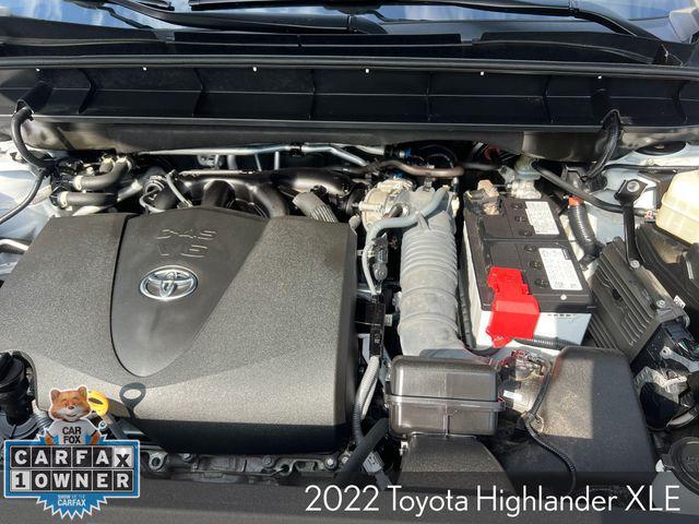 Photo of 2022 Wind Chill Pearl Toyota Highlander