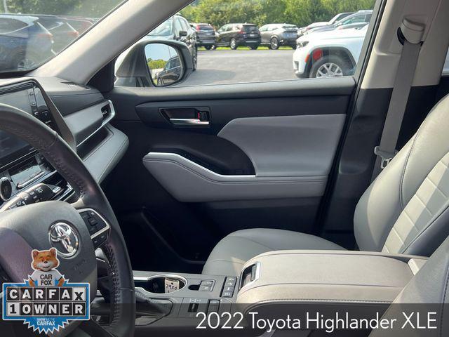 Photo of 2022 Wind Chill Pearl Toyota Highlander