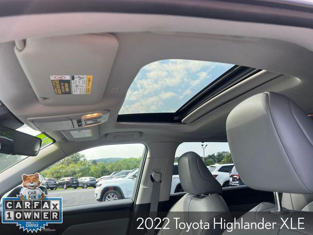 Photo of 2022 Wind Chill Pearl Toyota Highlander