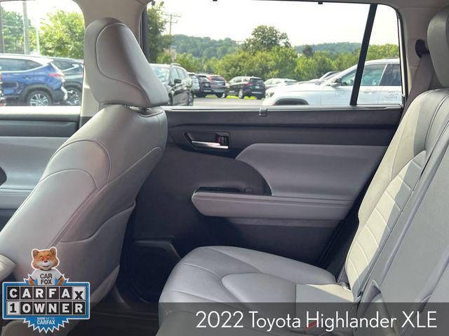 Photo of 2022 Wind Chill Pearl Toyota Highlander