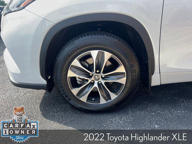 Photo of 2022 Wind Chill Pearl Toyota Highlander
