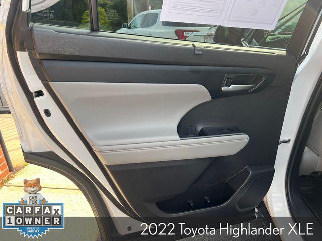 Photo of 2022 Wind Chill Pearl Toyota Highlander