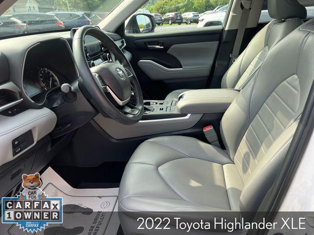 Photo of 2022 Wind Chill Pearl Toyota Highlander