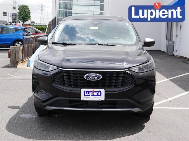 Photo of 2023 Agate Black Metallic Ford Escape