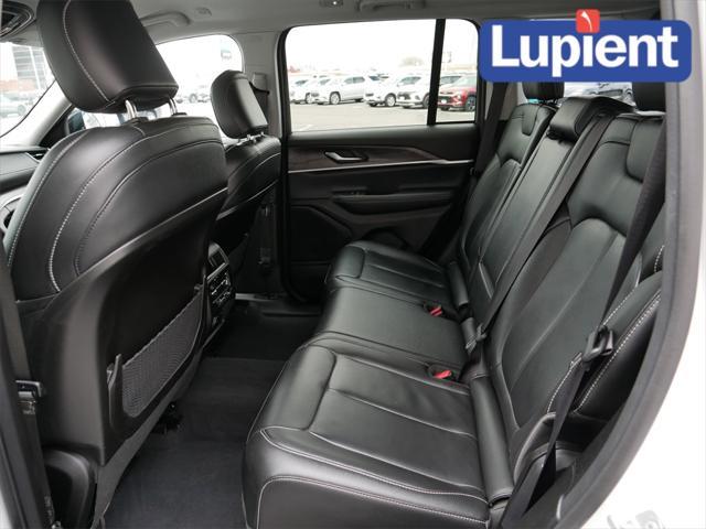 Photo of 2023 Bright White Clearcoat Jeep Grand Cherokee