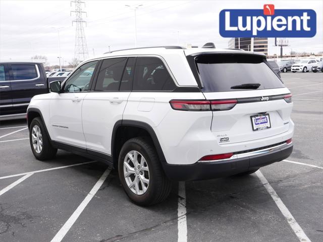 Photo of 2023 Bright White Clearcoat Jeep Grand Cherokee