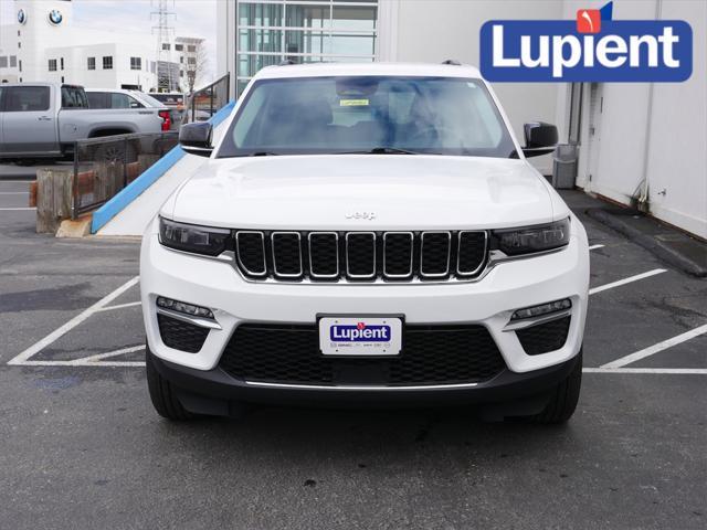 Photo of 2023 Bright White Clearcoat Jeep Grand Cherokee