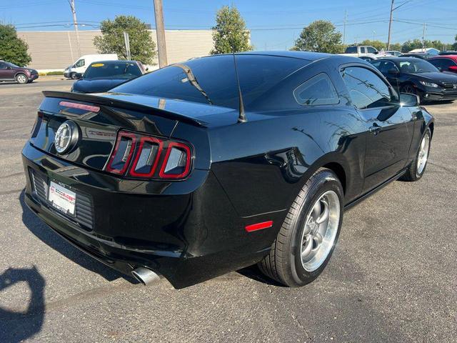 Photo of 2014 Black Ford Mustang
