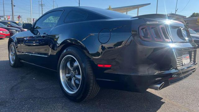 Photo of 2014 Black Ford Mustang