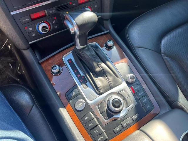 Photo of 2015 Gray Audi Q7