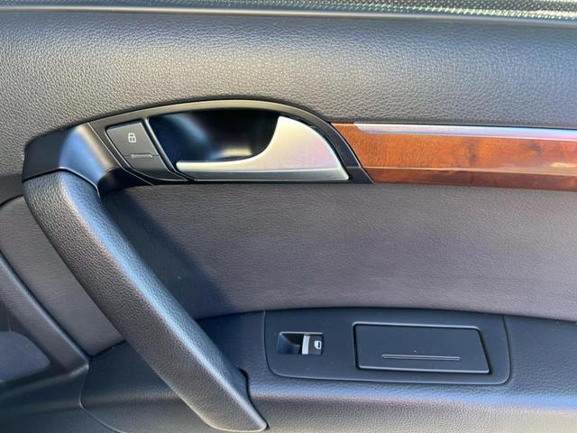 Photo of 2015 Gray Audi Q7