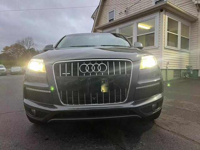 Photo of 2015 Gray Audi Q7