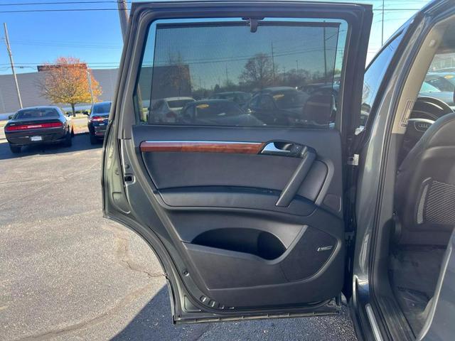 Photo of 2015 Gray Audi Q7