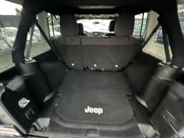 Photo of 2014 Silver Jeep Wrangler Unlimited