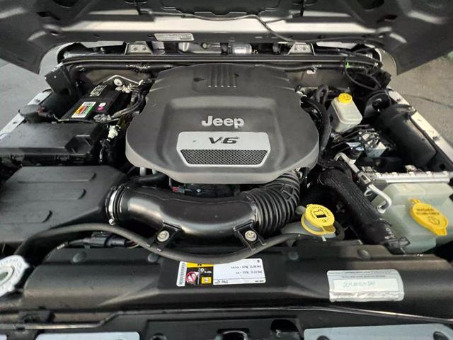 Photo of 2014 Silver Jeep Wrangler Unlimited