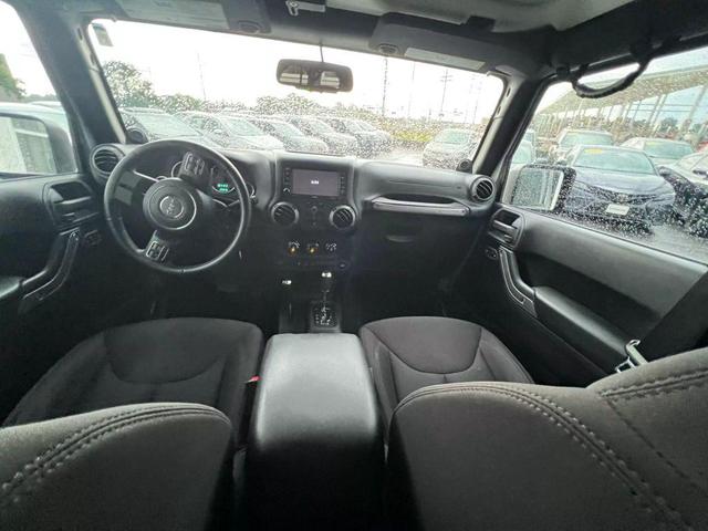 Photo of 2014 Silver Jeep Wrangler Unlimited
