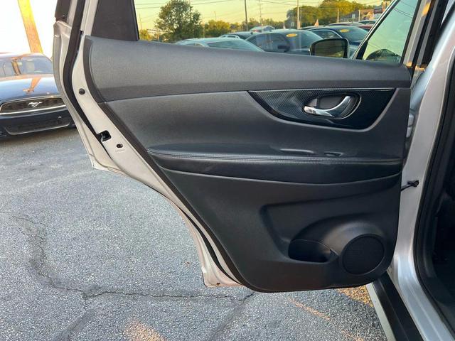 Photo of 2020 Silver Nissan Rogue
