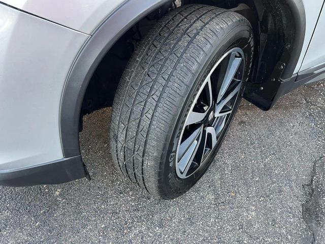 Photo of 2020 Silver Nissan Rogue