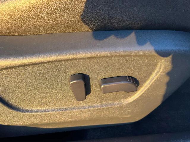 Photo of 2020 Silver Nissan Rogue