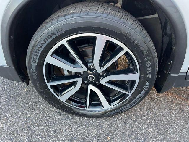 Photo of 2020 Silver Nissan Rogue
