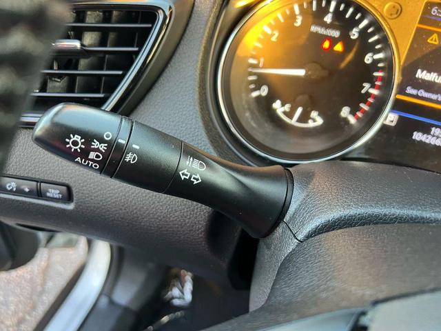 Photo of 2020 Silver Nissan Rogue