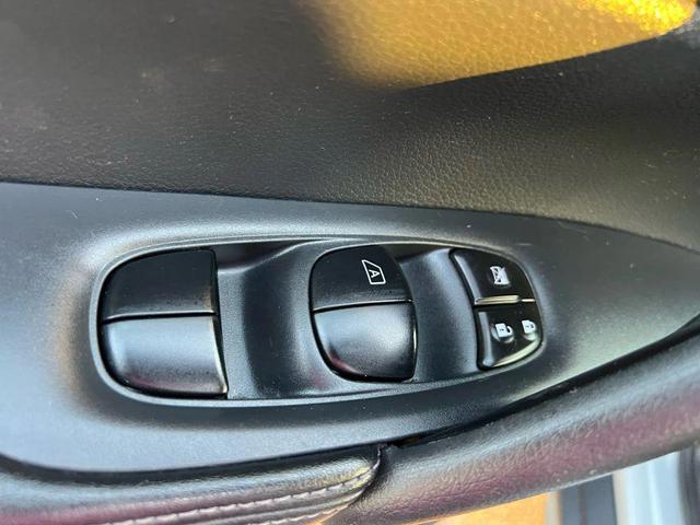 Photo of 2020 Silver Nissan Rogue