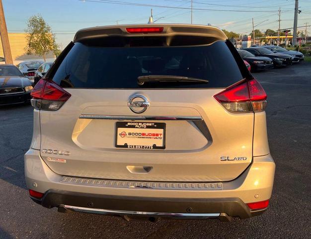 Photo of 2020 Silver Nissan Rogue