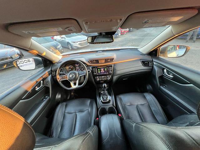 Photo of 2020 Silver Nissan Rogue