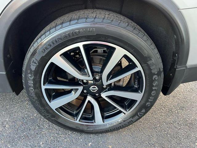Photo of 2020 Silver Nissan Rogue
