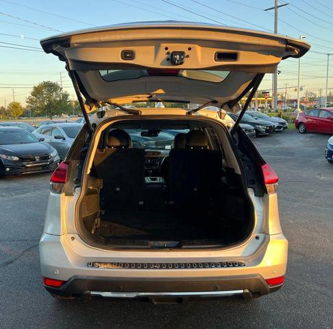 Photo of 2020 Silver Nissan Rogue