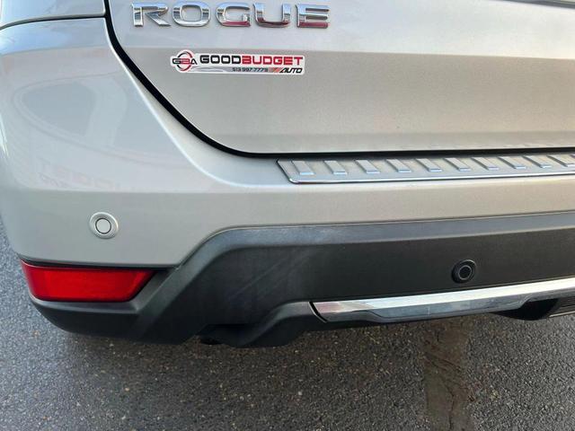 Photo of 2020 Silver Nissan Rogue