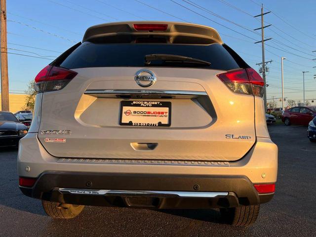 Photo of 2020 Silver Nissan Rogue