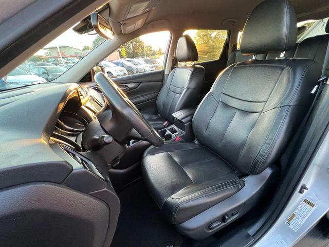 Photo of 2020 Silver Nissan Rogue