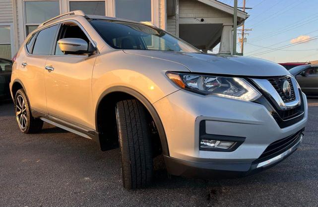 Photo of 2020 Silver Nissan Rogue