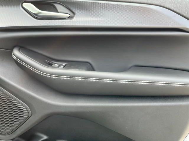 Photo of 2025 Bright White Clearcoat Jeep Grand Cherokee