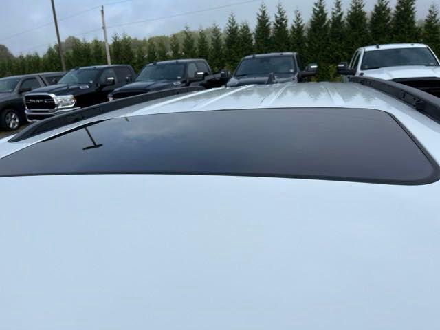 Photo of 2025 Bright White Clearcoat Jeep Grand Cherokee