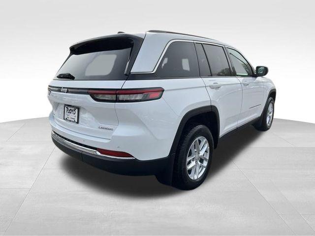 Photo of 2025 Bright White Clearcoat Jeep Grand Cherokee