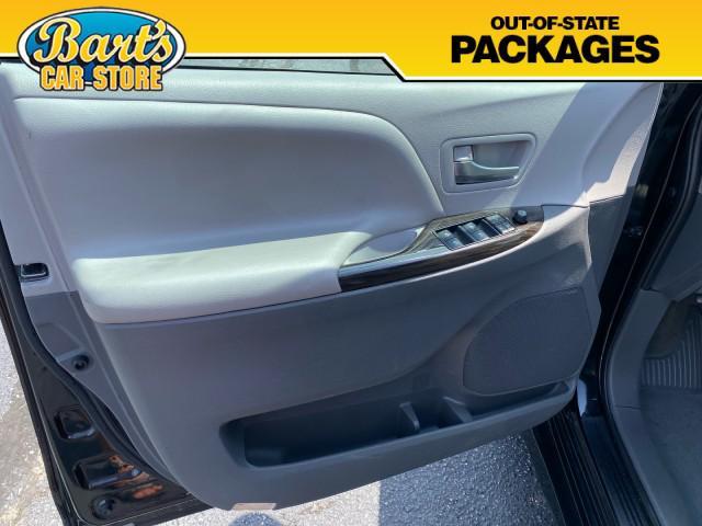 Photo of 2020 Midnight Black Metallic Toyota Sienna