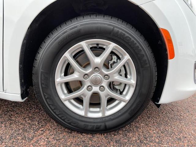 Photo of 2020 White Chrysler Pacifica