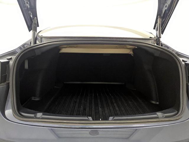 Photo of 2022 Gray Tesla Model 3