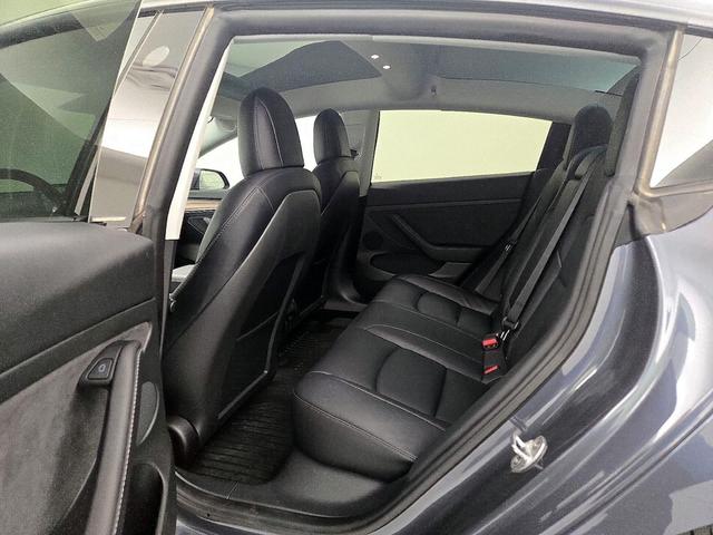 Photo of 2022 Gray Tesla Model 3