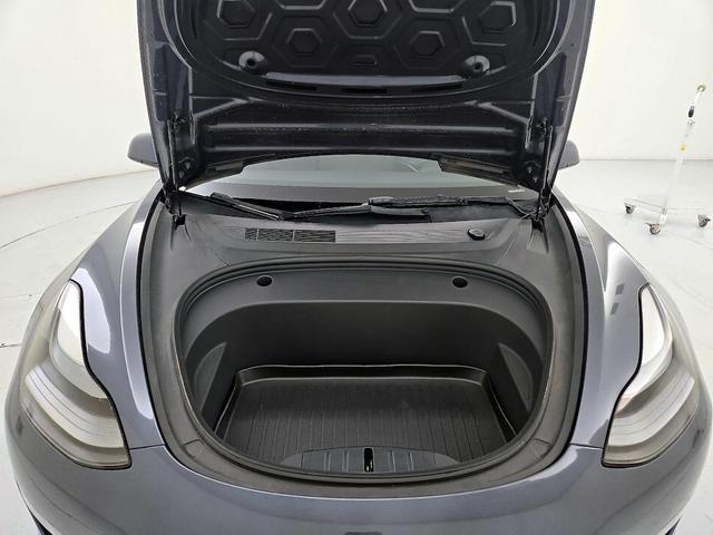 Photo of 2022 Gray Tesla Model 3