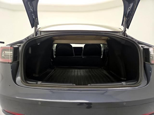 Photo of 2022 Gray Tesla Model 3