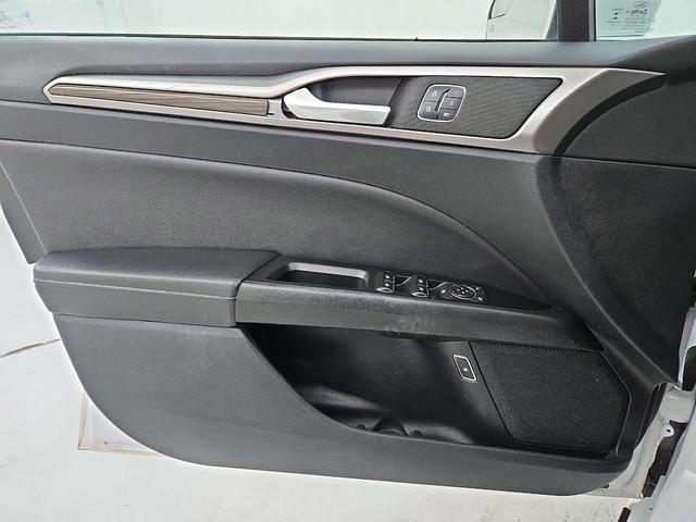 Photo of 2018 White Ford Fusion Energi
